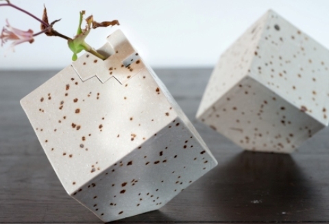 花器 キューブ(中) 白 【一輪挿し 手作り 陶器 オブジェ インテリア 癒し 贈り物】(H038108)