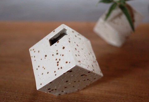 花器 キューブ(小) 白 【一輪挿し 手作り 陶器 オブジェ インテリア 癒し 贈り物】(H038124)