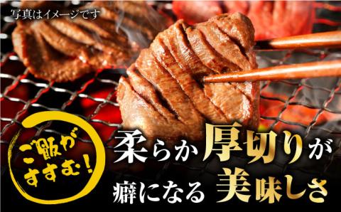 【全12回定期便】黒毛和牛 厚切り熟成牛タンステーキ 700g 吉野ヶ里町/やきとり紋次郎 [FCJ069]