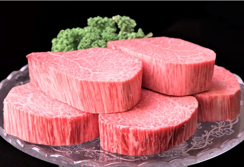 【ANA限定】【4カ月定期便】佐賀牛 シャトーブリアン 200g×5枚(計20枚)【佐賀牛 牛肉 和牛 赤身 シャトーブリアン ステーキ ヒレ肉 フィレ肉 国産 ギフト 贈り物】 K030432