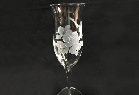 桜の食前酒トールグラス(2個入)【シャンパングラス ワイングラス クリスタル 食前酒 桜 上品 優美 お祝い 記念日 ギフト プレゼント】 K024077