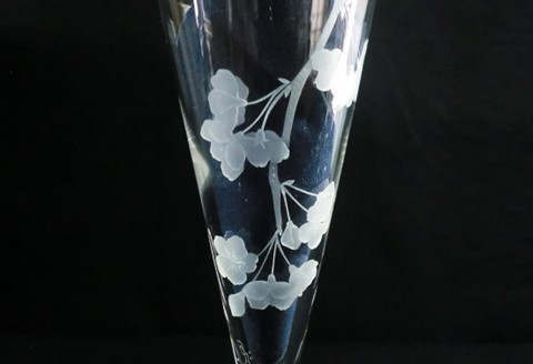 枝垂れ桜のシャンパングラス(2個入)【シャンパン グラス キレイ 上品 優美 桜 お祝い プレゼント 記念日 ギフト ご褒美 オリジナル 日本土産】 K024078