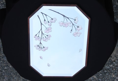 里山彩鏡・枝垂れ桜の壁掛面取り鏡【鏡 枝垂れ桜 桜 天然木 サンドブラスト 壁掛け 高級感 温かみ】 K024072