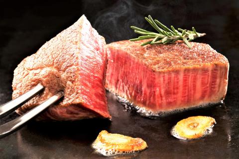 【3カ月定期便】佐賀牛 シャトーブリアン 200g×5枚(計15枚)【佐賀牛 特上 ヒレステーキ フィレステーキ やわらか 上質 サシ 美味しい クリスマス パーティー イベント】 K030501