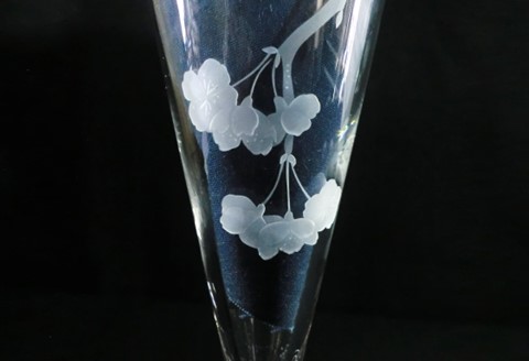 枝垂れ桜のシャンパングラス(2個入)【シャンパン グラス キレイ 上品 優美 桜 お祝い プレゼント 記念日 ギフト ご褒美 オリジナル 日本土産】 K024078