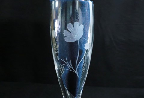 秋桜・フルート2個入【シャンパン 日本酒 グラス 秋桜 上品 優美 クリスタル プレゼント ギフト 御祝 記念日 桐箱入り】 K024081