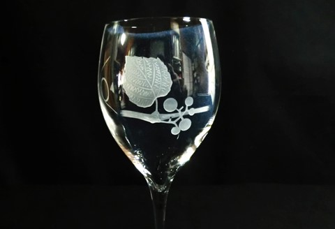 山葡萄のワイングラス(1個入)【ワイングラス クリスタル 山ぶどう ギフト 装飾品 桐箱入り】 K024086