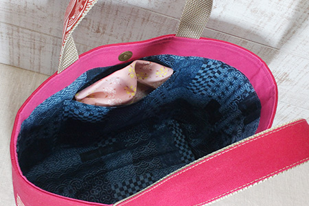 手作りトートバックA(赤ハンプ和柄)【手作り 手提げ サブバック ハンドメイド ポケット付 1点もの 人生の楽園】K023060