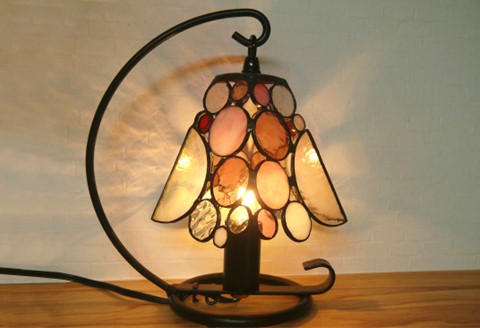 ステンドグラス シャボン玉テーブルランプ(ピンク)【シャボン玉 リビング フロアー 客間 洋室 応接室 子供部屋 キラキラ かわいい 癒し ふんわり お祝 新築祝 プレゼント】K003139