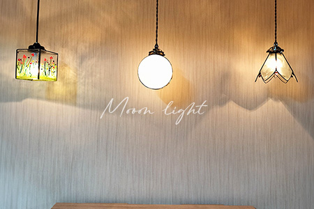 ステンドグラス《望月(もちづき)ペンダントランプ》【デザインランプ インテリア 満月 ムーンライト オシャレランプ 灯り ラグジュアリー】K003141