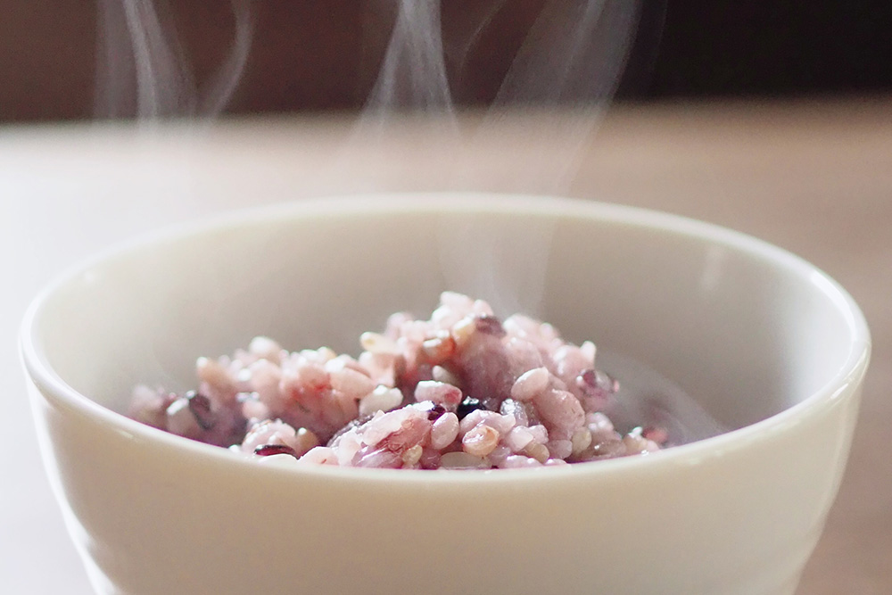 三種雑穀1kg【国内産雑穀 もち麦 黒米 キラリもち麦 バランス 雑穀ミックス】K018036