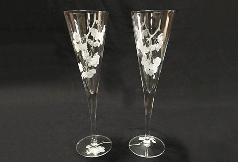 枝垂れ桜のシャンパングラス(2個入)【シャンパン グラス キレイ 上品 優美 桜 お祝い プレゼント 記念日 ギフト ご褒美 オリジナル 日本土産】 K024078