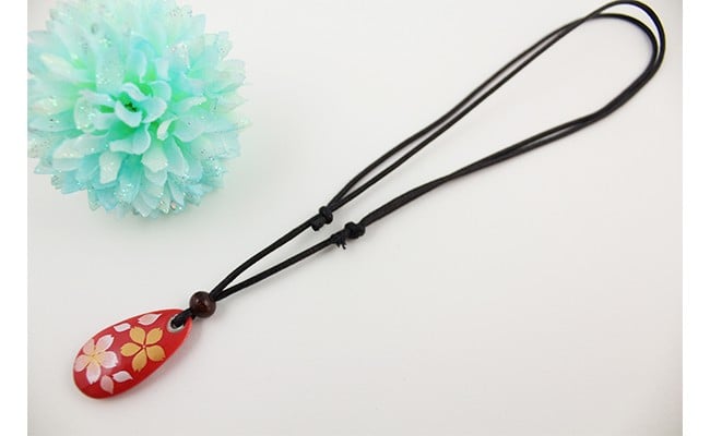 有田焼桜吹雪ペンダント（大・皮紐）有田焼アクセサリー