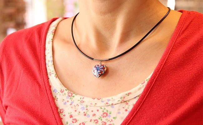 有田焼花唐草紋様ハート型ペンダント 有田焼アクセサリー