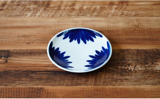 菊の馨 15cm丸プレート 有田焼 【伯父山】 器 うつわ 食器 皿