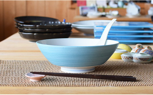 翡翠AritaBOWL エスニック料理も映える手塗りの水色 有田焼 