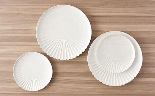 有田焼 白泡化粧ハーフ菊割皿（16/23cm 各2枚） 深海三龍堂 