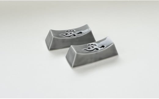 起山窯 雲絵透かし彫りライトグレー 箸置き (２個入) 有田