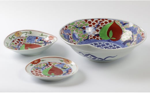 有田焼 泰山 五彩桃絵 シリーズ 大鉢・中皿・銘々皿 3点セ