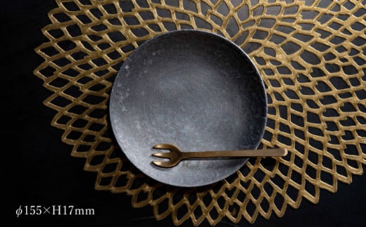 【煌めきの一枚が特別を演出】有田焼 麟 Lin 15.5cm 小皿 2枚