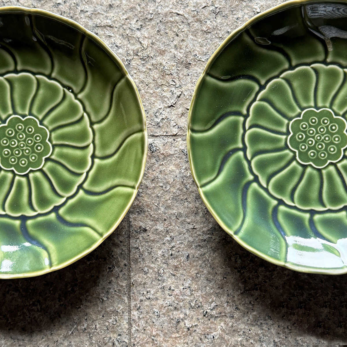 有田焼 織部釉睡蓮彫和皿 2枚【有田焼 花伝作】食器 器 う