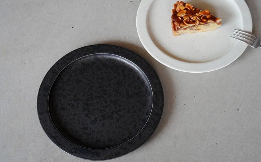 有田焼 20cm 円リムプレート 黒陶 / 鉄粉釉 2枚 セット【金善