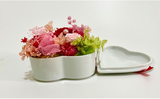 有田焼 ハート型蓋付き花器 ホワイト【フラワースポット 