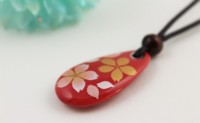 有田焼桜吹雪ペンダント（大・皮紐）有田焼アクセサリー