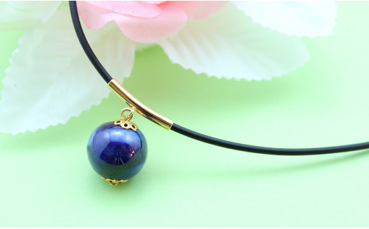 二宮閑山 有田焼磁器玉ペンダント2個セット（しろブルー・