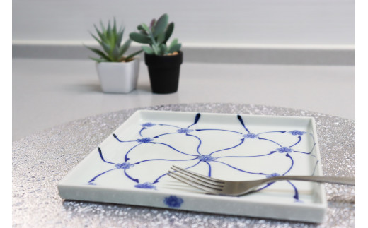 有田焼 正角切立皿 角18cm 染付梅小紋 【大慶】 皿 正方形 食