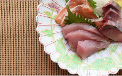 花添え菊盛り皿と若緑色小皿セット お正月などハレの日も