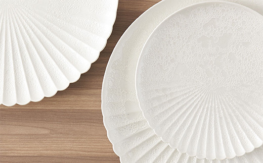 有田焼 白泡化粧ハーフ菊割皿（16/23cm 各2枚） 深海三龍堂 