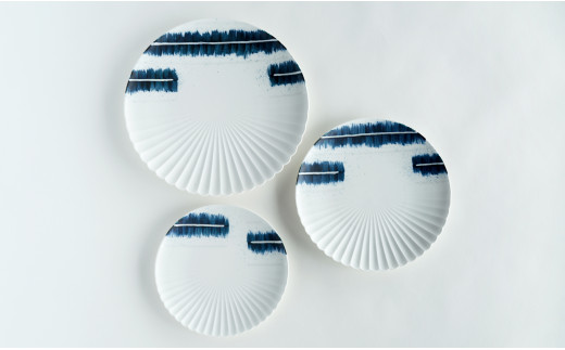 有田焼 呉須刷毛帯柄 片菊彫プレート 3枚セット 松尾陶器 A7