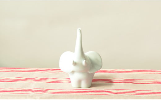 有田焼 ゾウさんの置物 文翔窯【有田まちづくり公社】陶磁