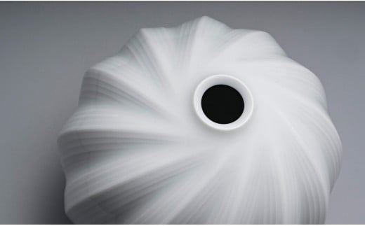 中仙窯 有田焼 白磁面取線彫壺（中尾純作） A220-11