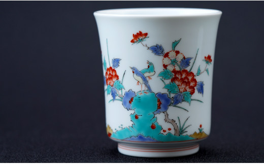 A220-12 柿右衛門窯作 フリーカップ（筒形反）絵変わり 2個組