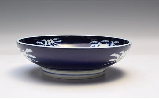 深川製磁 有田焼 草花折枝白抜紋 盛鉢 A90-31