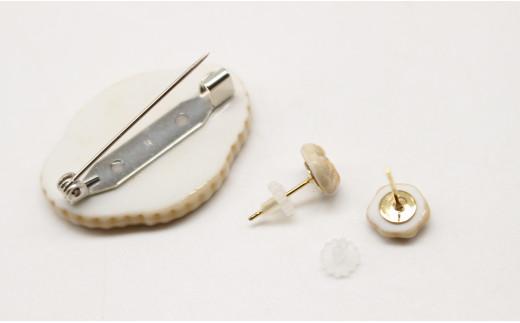 cocosara 有田焼 かわいいプードルのブローチとぷにぷに肉球