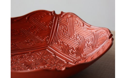 有田焼 レリーフ地紋彫 プレート 朱巻 1枚【山忠】食器 器 