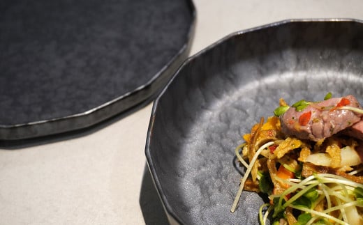 金善製陶所 21cm プレート・18cm ボウル 黒陶・黒サビ絞りマ