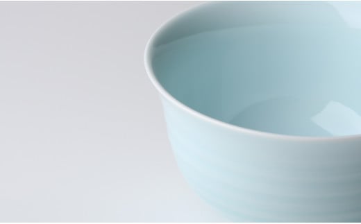 有田焼 青磁彫飯碗【佳秀窯 西山正作 】器 うつわ お茶碗 