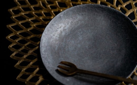 【煌めきの一枚が特別を演出】有田焼 麟 Lin 15.5cm 小皿 2枚