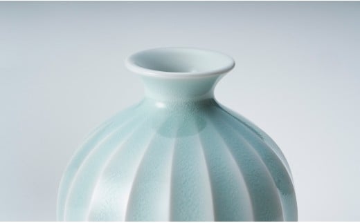 有田焼 青白磁稜線花器【中仙窯・中尾純作】 花瓶 花びん 