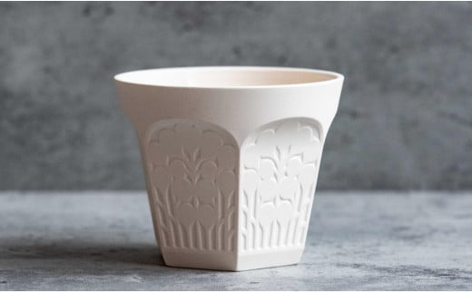 有田焼 切り紙文様のレリーフ 樹葉蕾花 ティーカップ 2個 