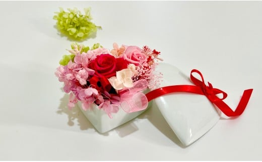 有田焼 ハート型蓋付き花器 ホワイト【フラワースポット 