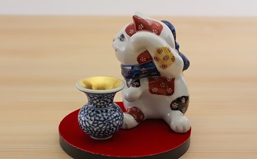 源右衛門窯 染錦結び梅地紋 猫置物 梅 ねこ ネコ 有田焼 A150