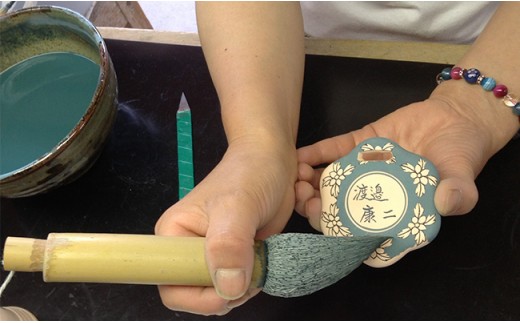 二宮閑山 有田焼ゴルフバッグネームプレート 名札 染錦梅