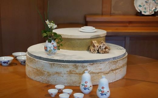 A100-77 柿右衛門窯作 一輪生（釣鐘形・小）牡丹鳥文