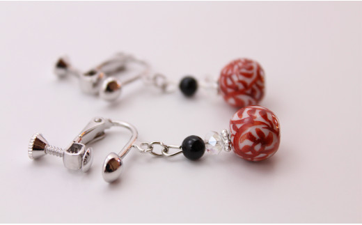 二宮閑山 有田焼赤たこ唐草紋様イヤリング おしゃれ アク