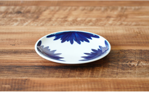 菊の馨 15cm丸プレート 有田焼 【伯父山】 器 うつわ 食器 皿